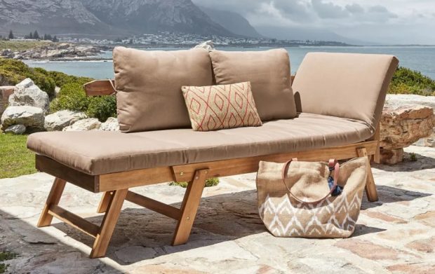 Maisons du Monde rebaja más de 100 euros un sofá que ya está arrasando en las tiendas