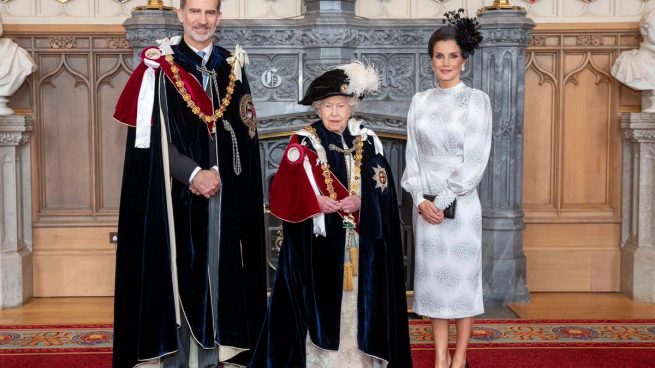 Los Reyes Rey Felipe VI y Letizia con Isabel II