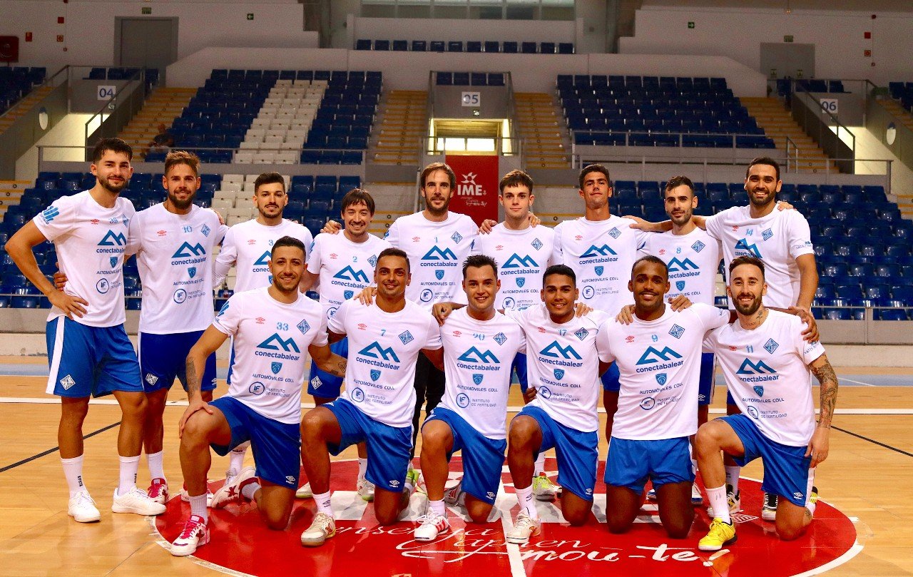 La plantilla del Palma Futsal posa en Son Moix antes de viajar a Manzanares para el estreno liguero