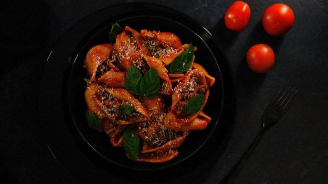 Pasta con tomates y pimientos