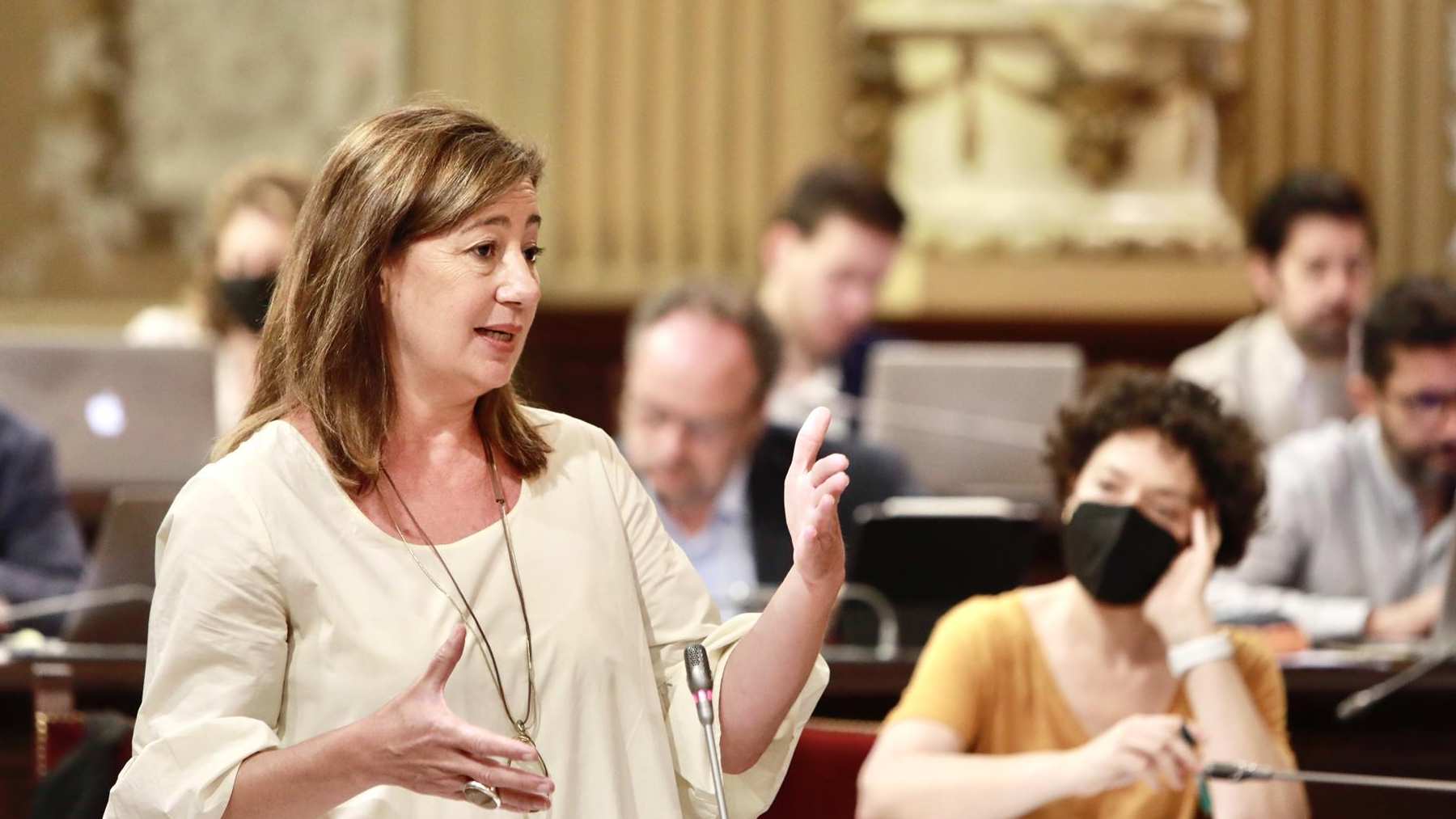La presidenta del Govern, Francina Armengol, en el Parlament.