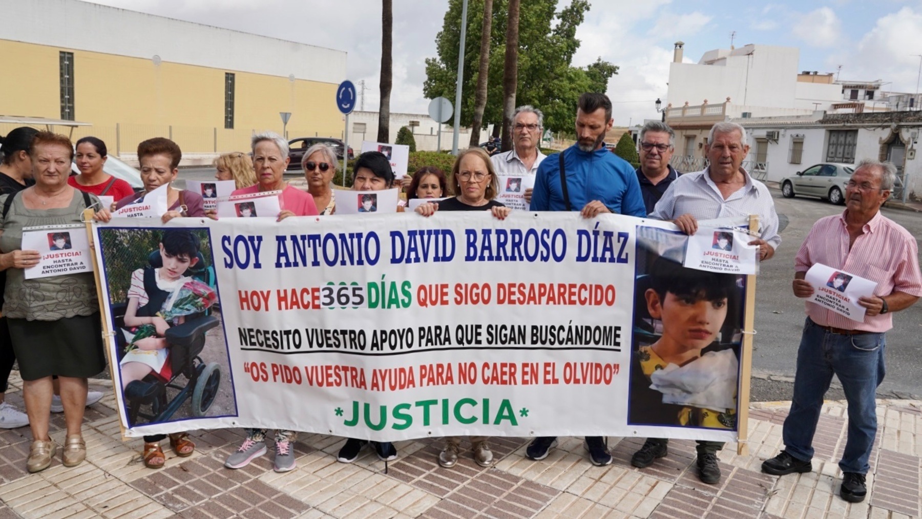 Manifestación este martes en Morón con motivo del primer aniversario de la desaparición del menor (EUROPA PRESS).