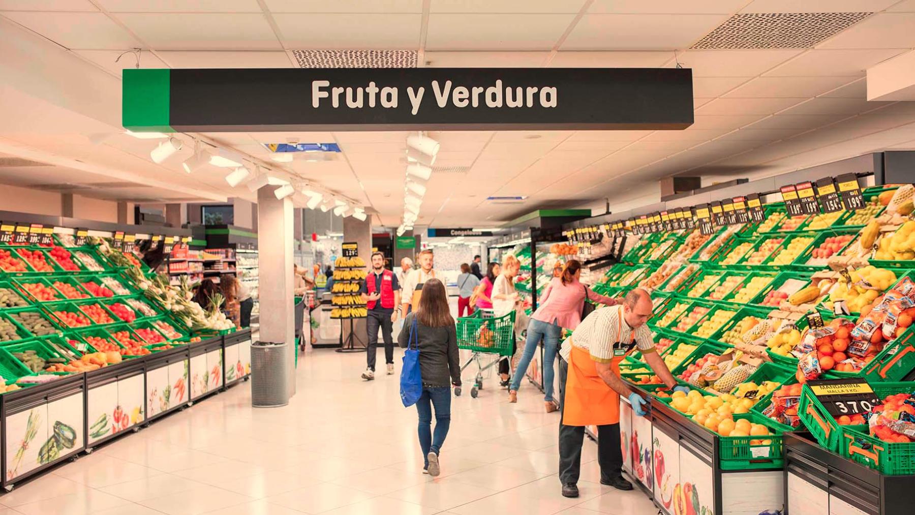 El curioso motivo por el que las frutas y las verduras están siempre al principio de los supermercados