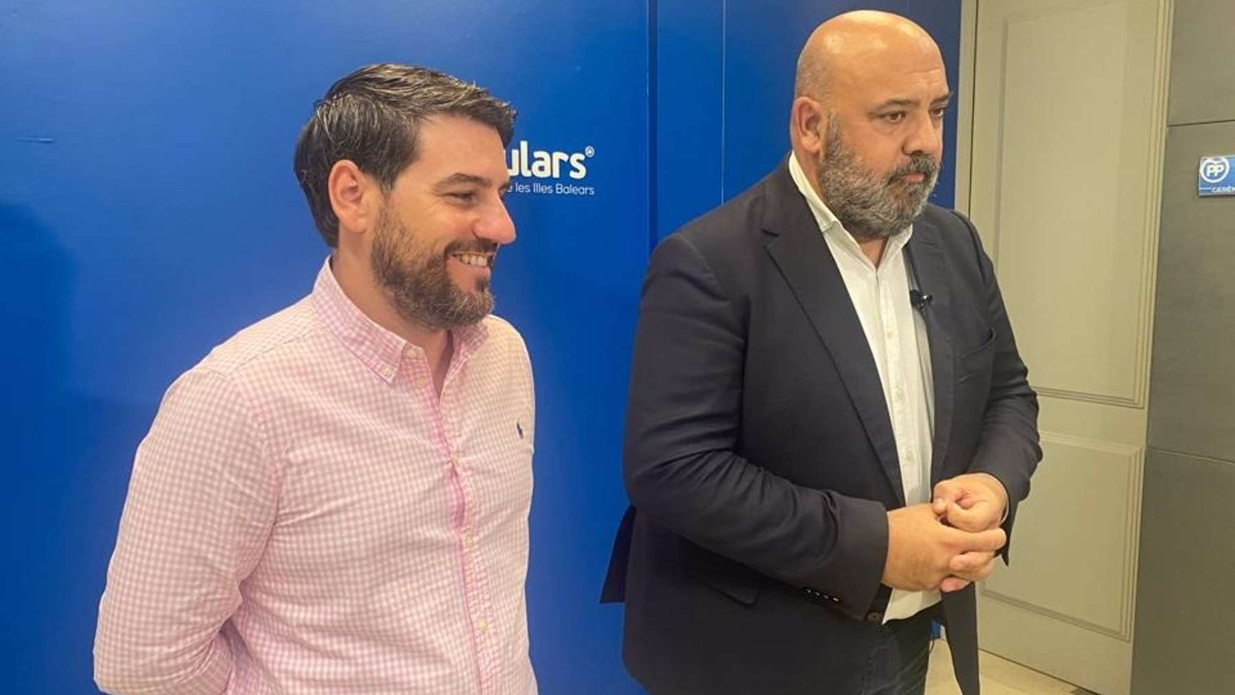 El secretario general del PP de Palma, Javi Bonet y el presidente de la formación en la capital balear, Jaime Martínez.