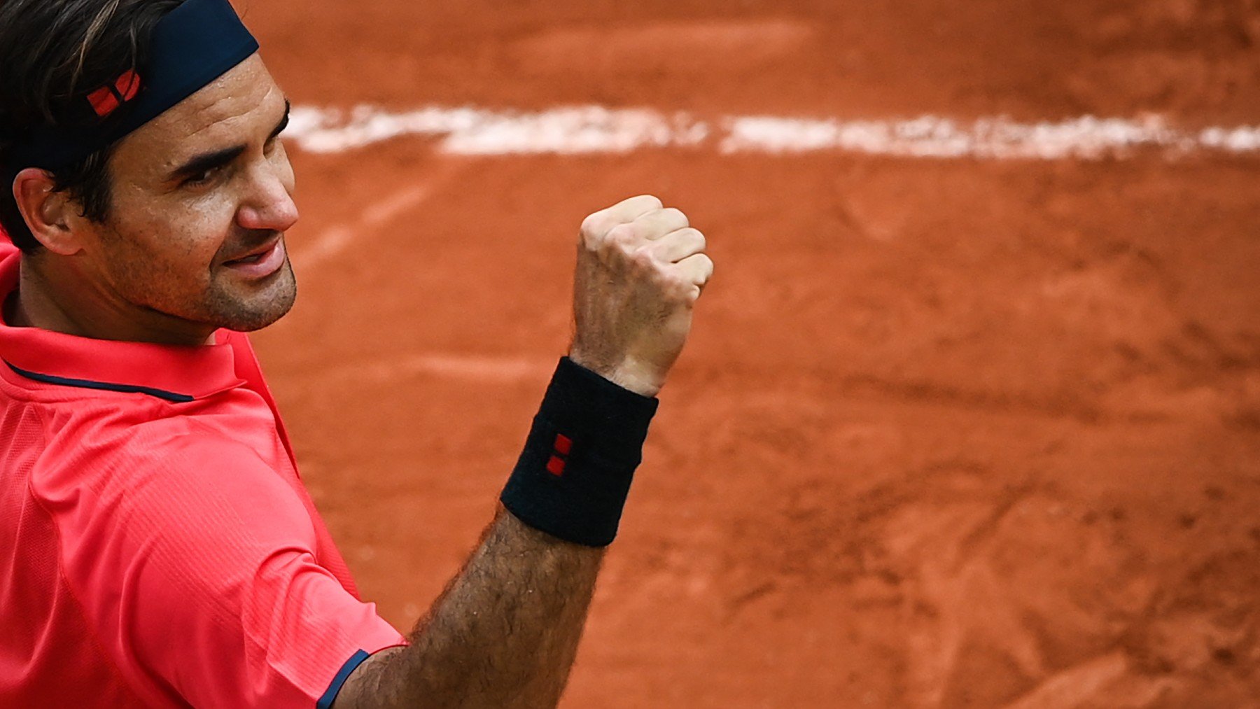 Roger Federer celebra un punto. (AFP)