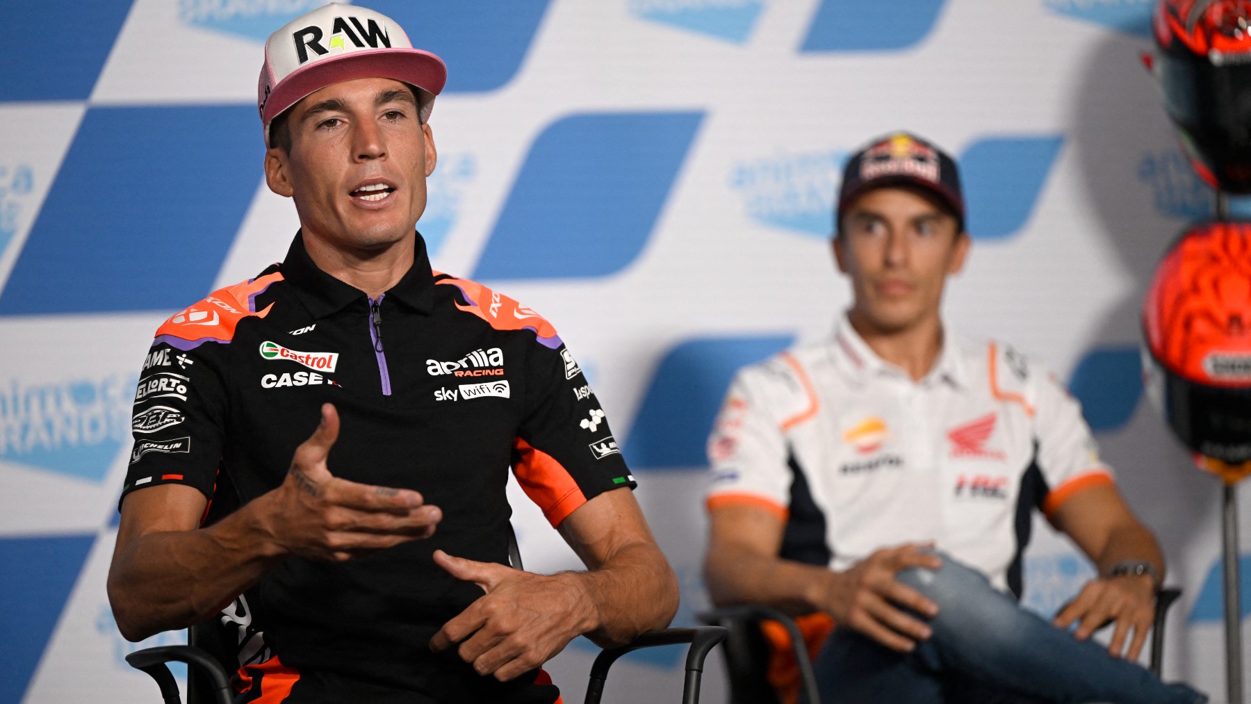 Aleix Espargaró, durante una rueda de prensa en el GP de Aragón de MotoGP. (AFP)