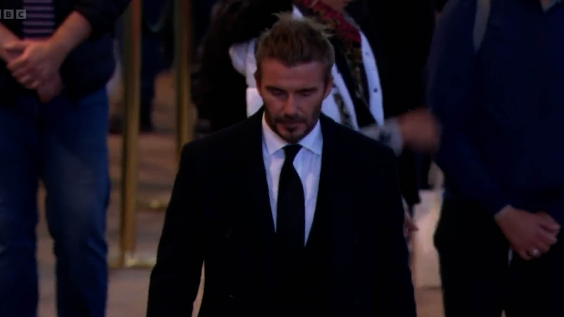 Beckham se emocionó en la capilla ardiente de Isabel II tras hacer 13 horas de cola