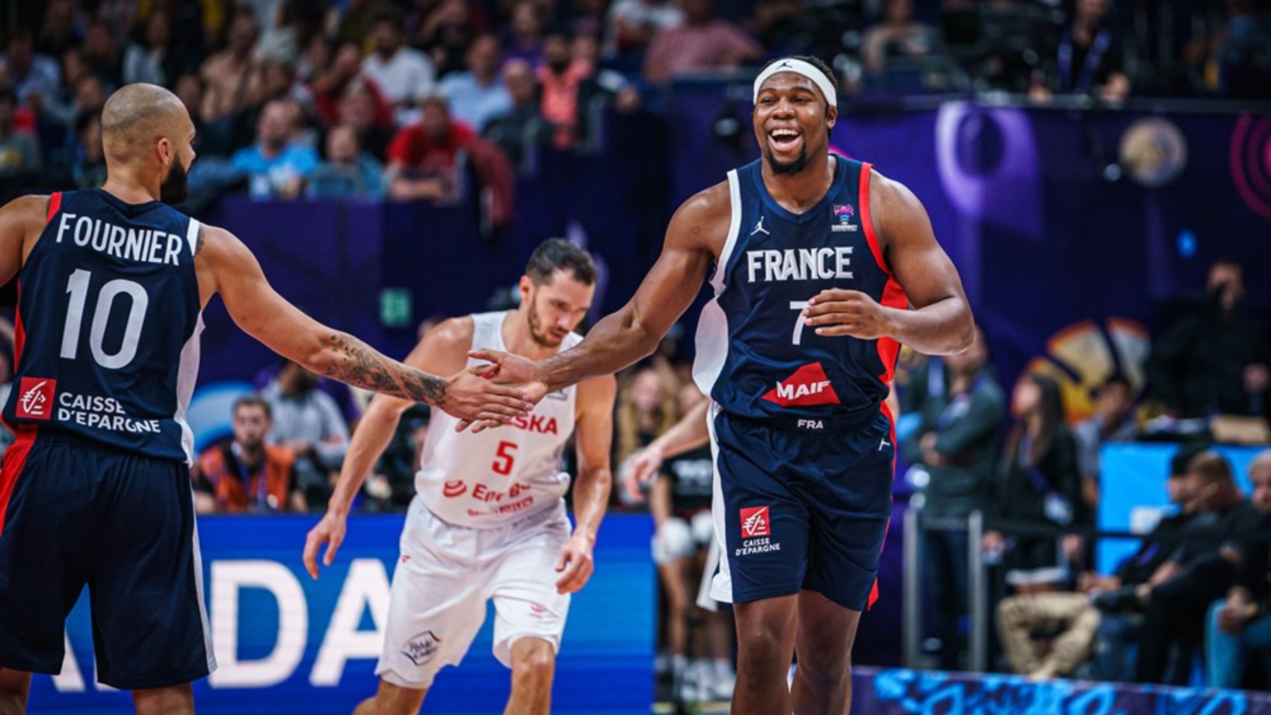 Yabusele y Fournier celebran el triunfo. (FIBA)