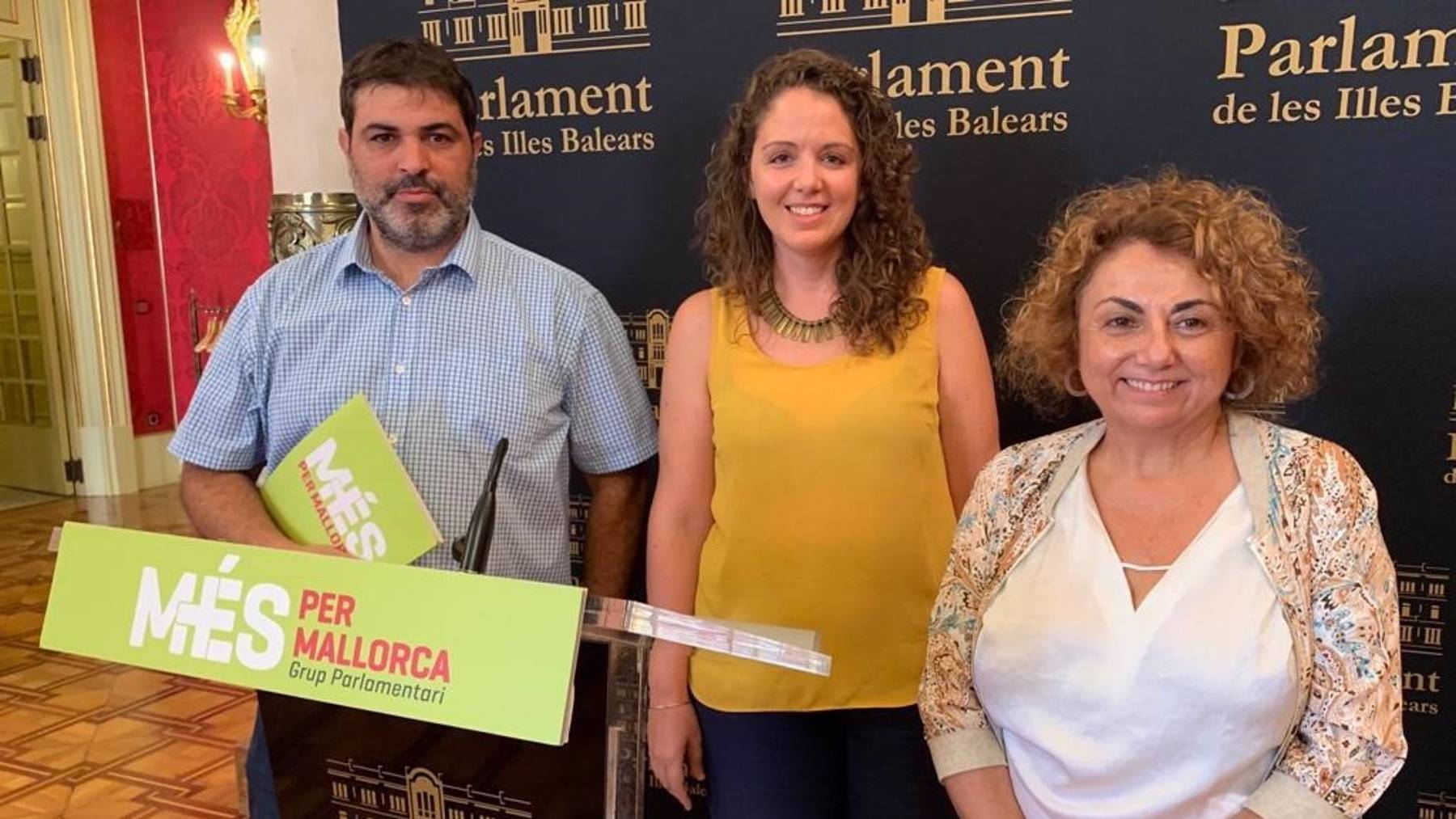 El portavoz de Més per Mallorca, Josep Ferrà; la portavoz de la formación, Marta Carrió; y la diputada Joana Aina Campomar.