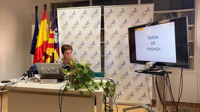 La delegada territorial de la Aemet en Baleares, María José Guerrero, en la presentación de la previsión para el otoño. (Foto: Europa Press)