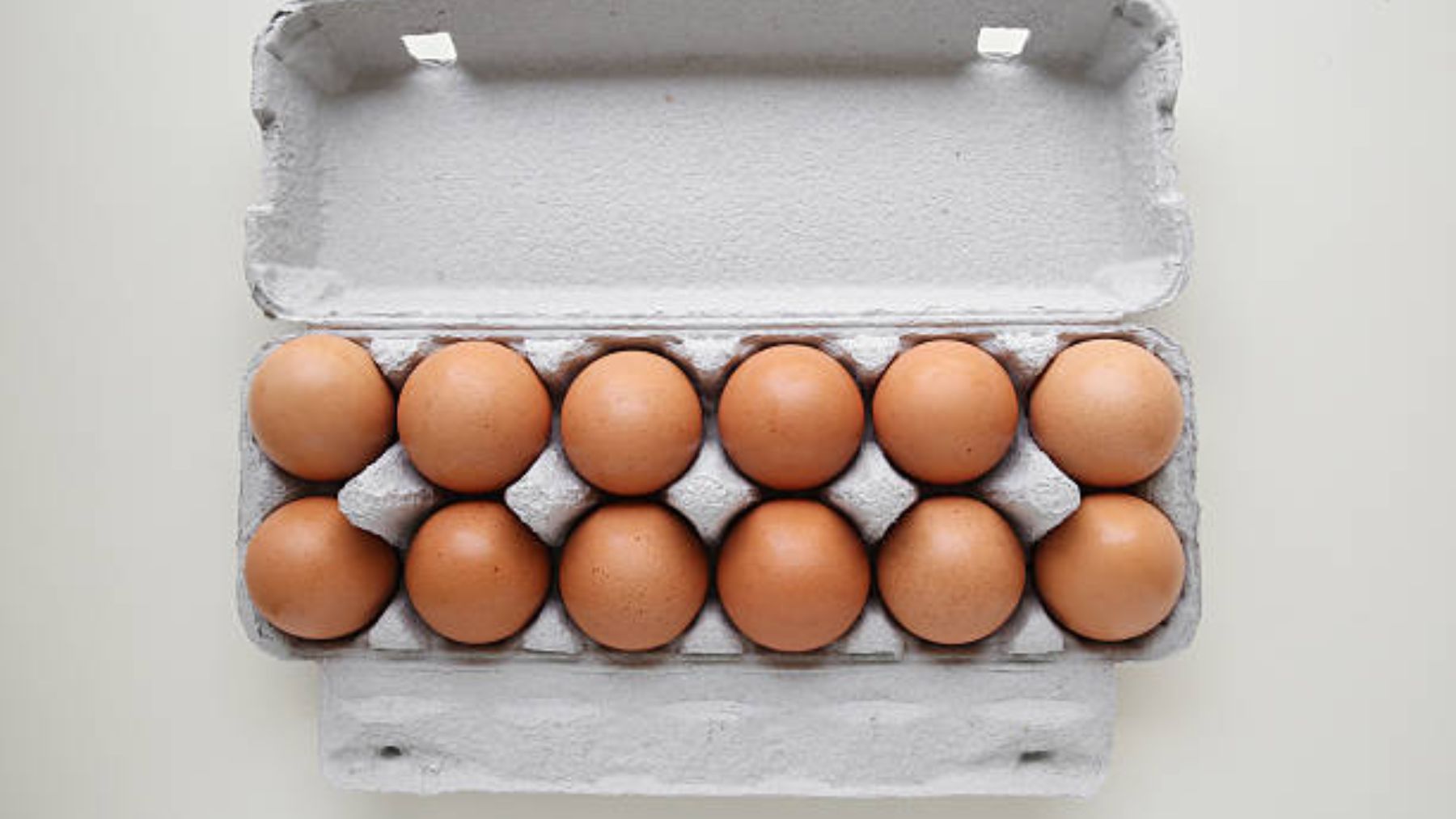 Por qué los huevos se venden en hueveras de 10?