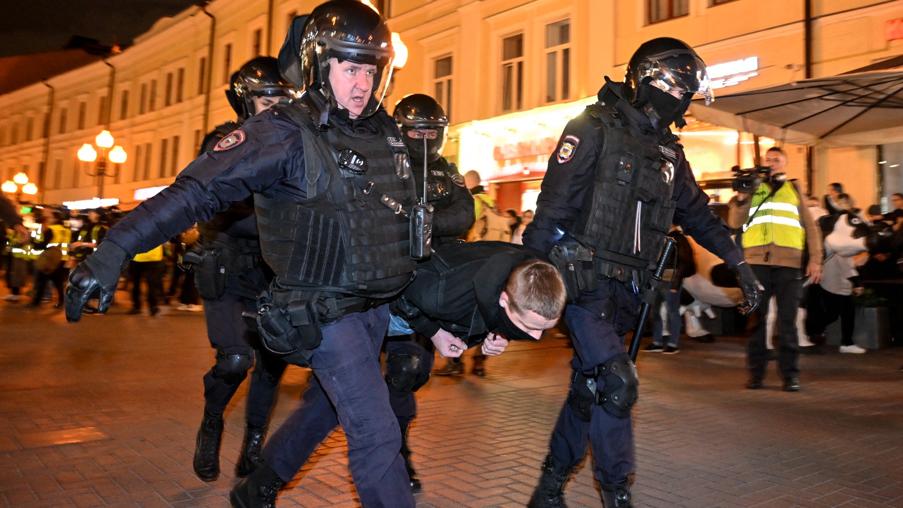 La Policía rusa detiene a manifestantes contra la guerra de Putin (AFP)