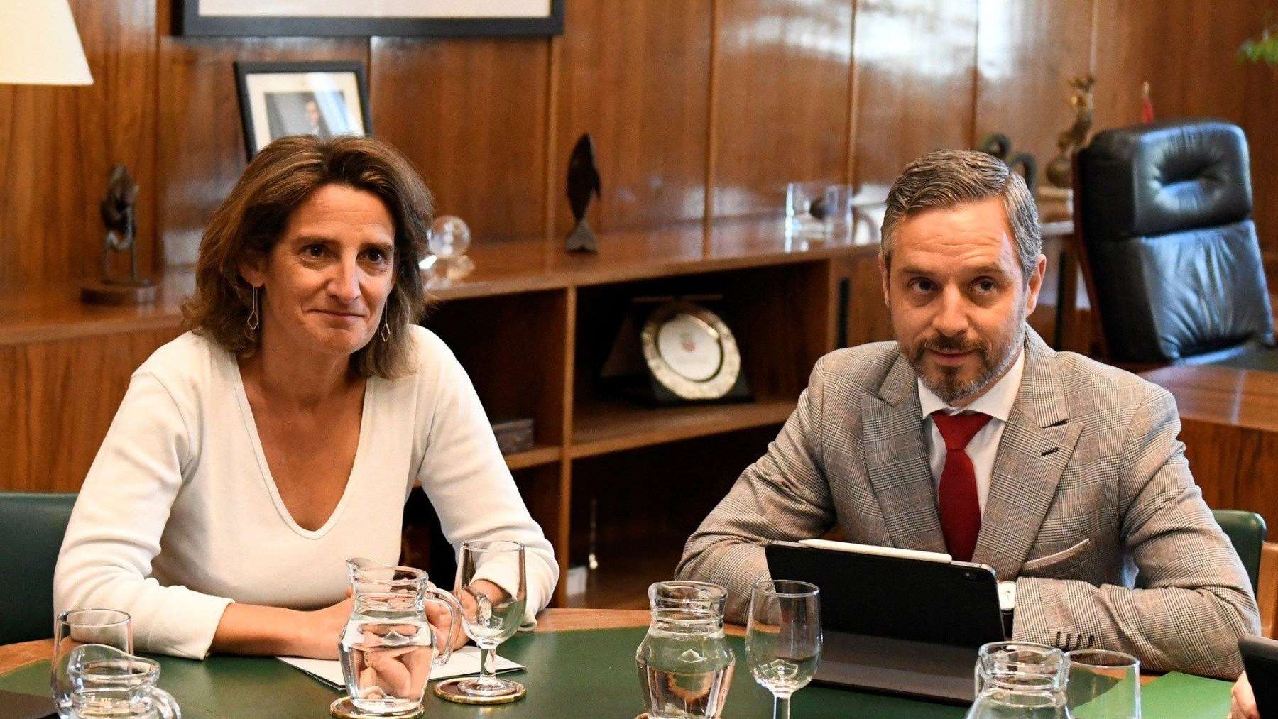 Teresa Ribera y Juan Bravo. (Foto: Junta de Andalucía)