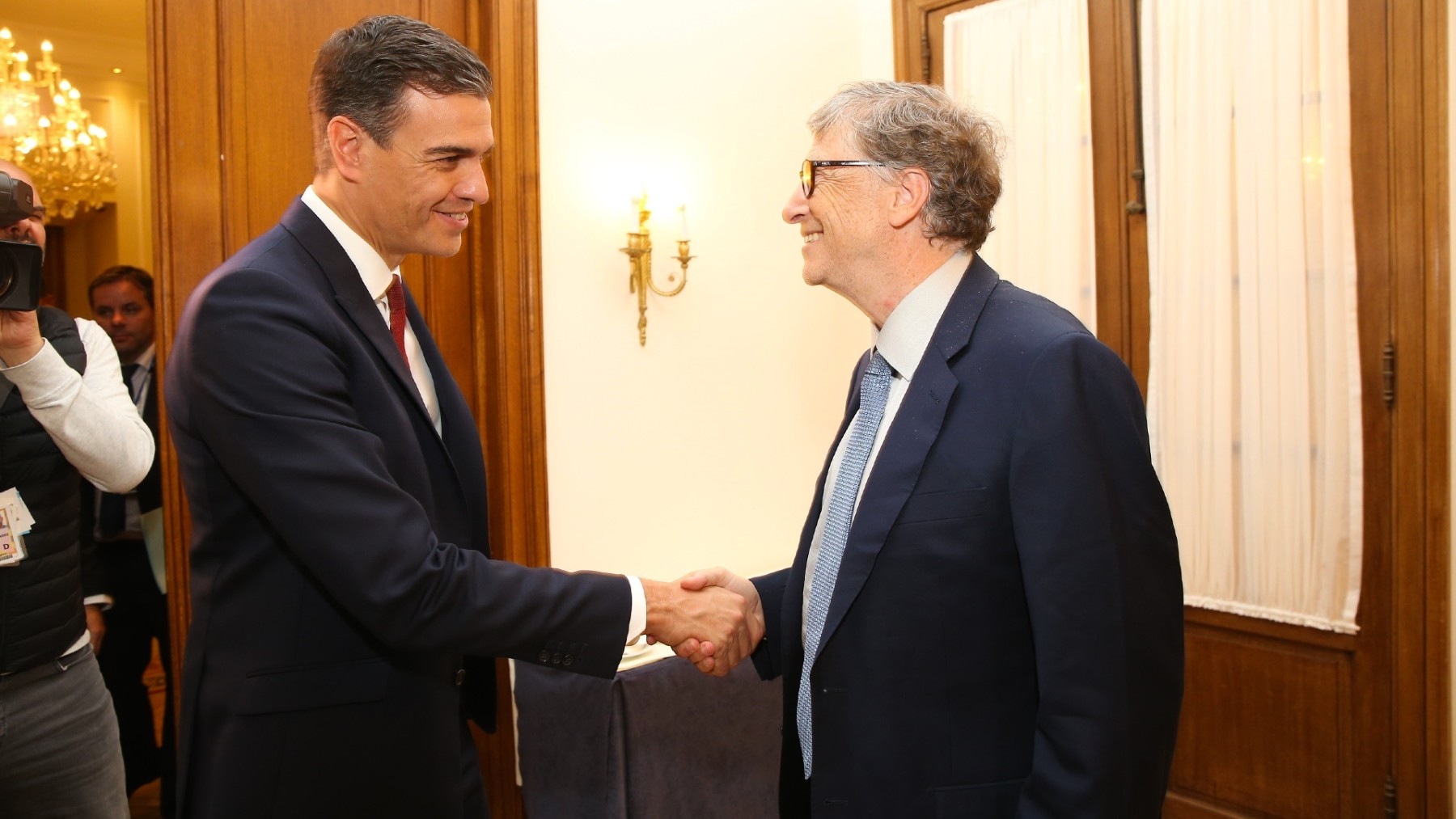 Pedro Sánchez y Bill Gates. (Foto: EP)