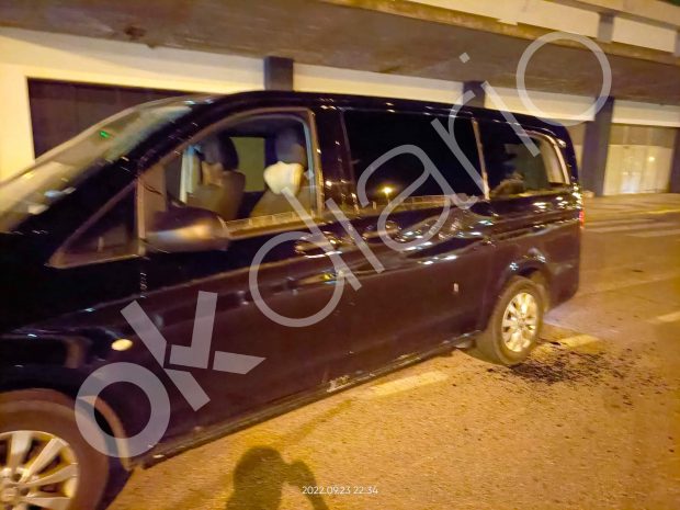 Imágenes de los coches VTC destrozados por taxistas en Sevilla.