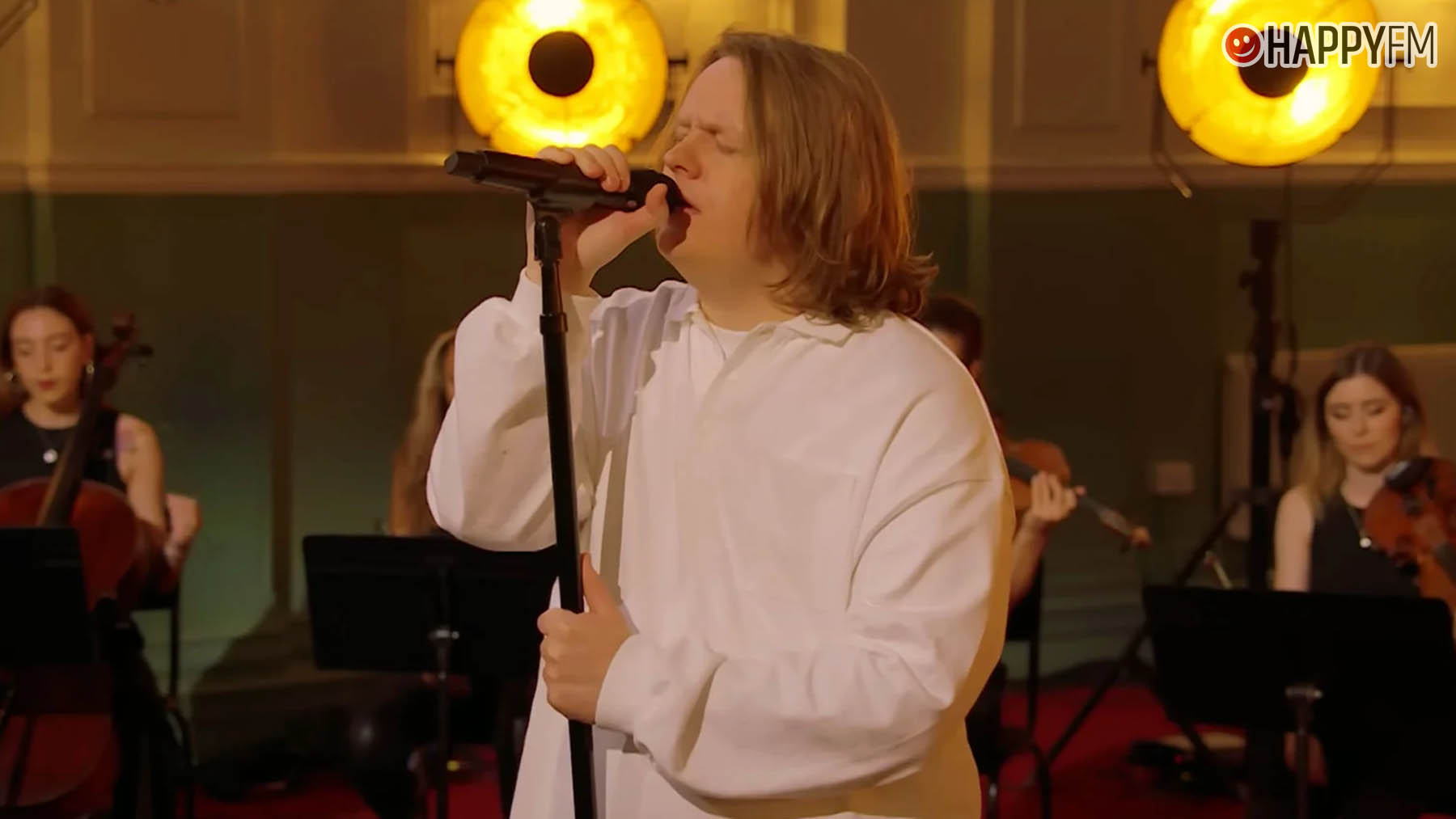 Lewis Capaldi emociona con su versión de ‘Everytime’ de Britney Spears