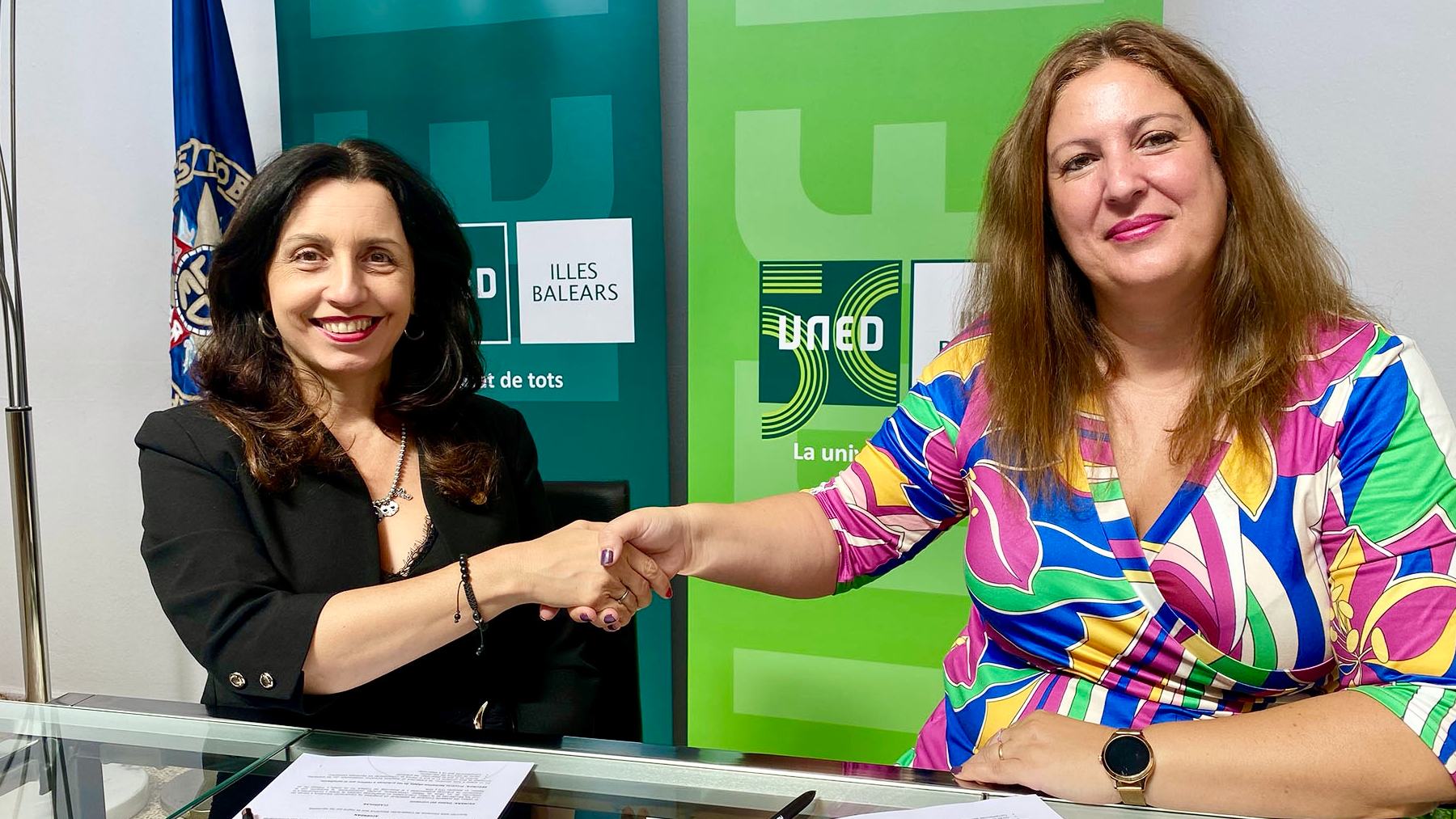 La directora de la UNED en Baleares, Judit Vega, y la directora de Recursos Humanos de Trablisa, Pilar Albacete.