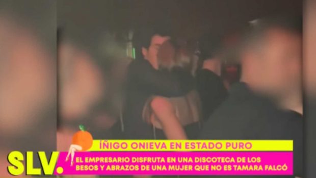 Íñigo Onieva en la discoteca con otra mujer
