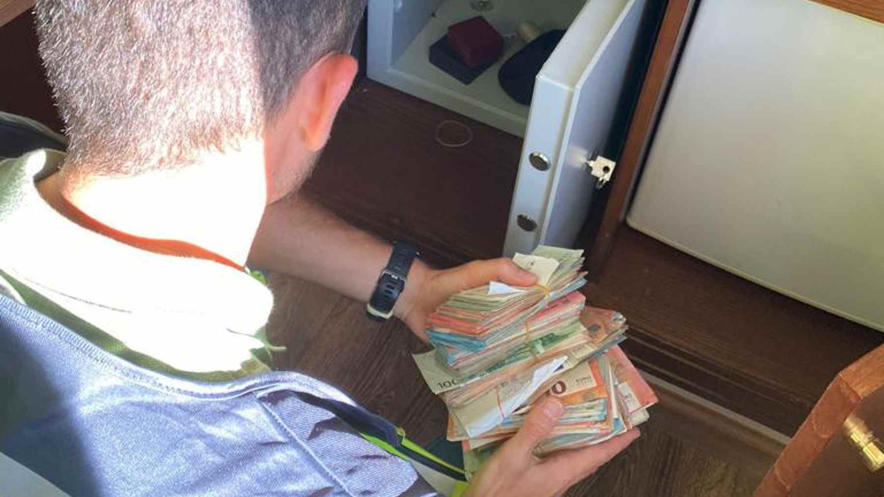 Dinero en efectivo incautado en uno de los registros. POLICÍA NACIONAL