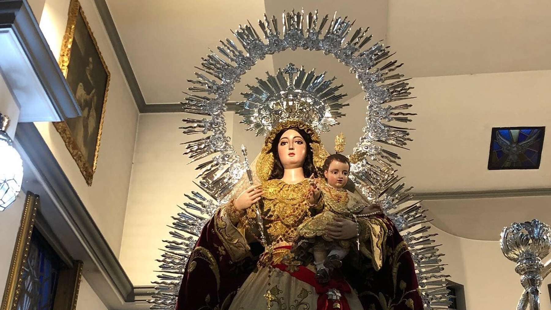 Imagen de la Virgen antes de procesionar (COFRADÍA DE NUESTRA SEÑORA DEL ROSARIO).(1)