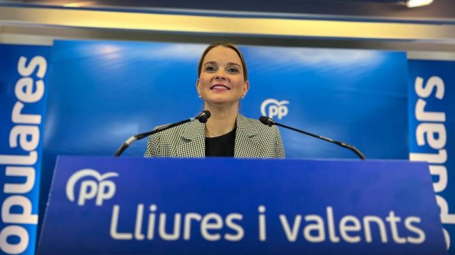 La presidenta del PP de Baleares, Marga Prohens, esta tarde en una rueda de prensa.
