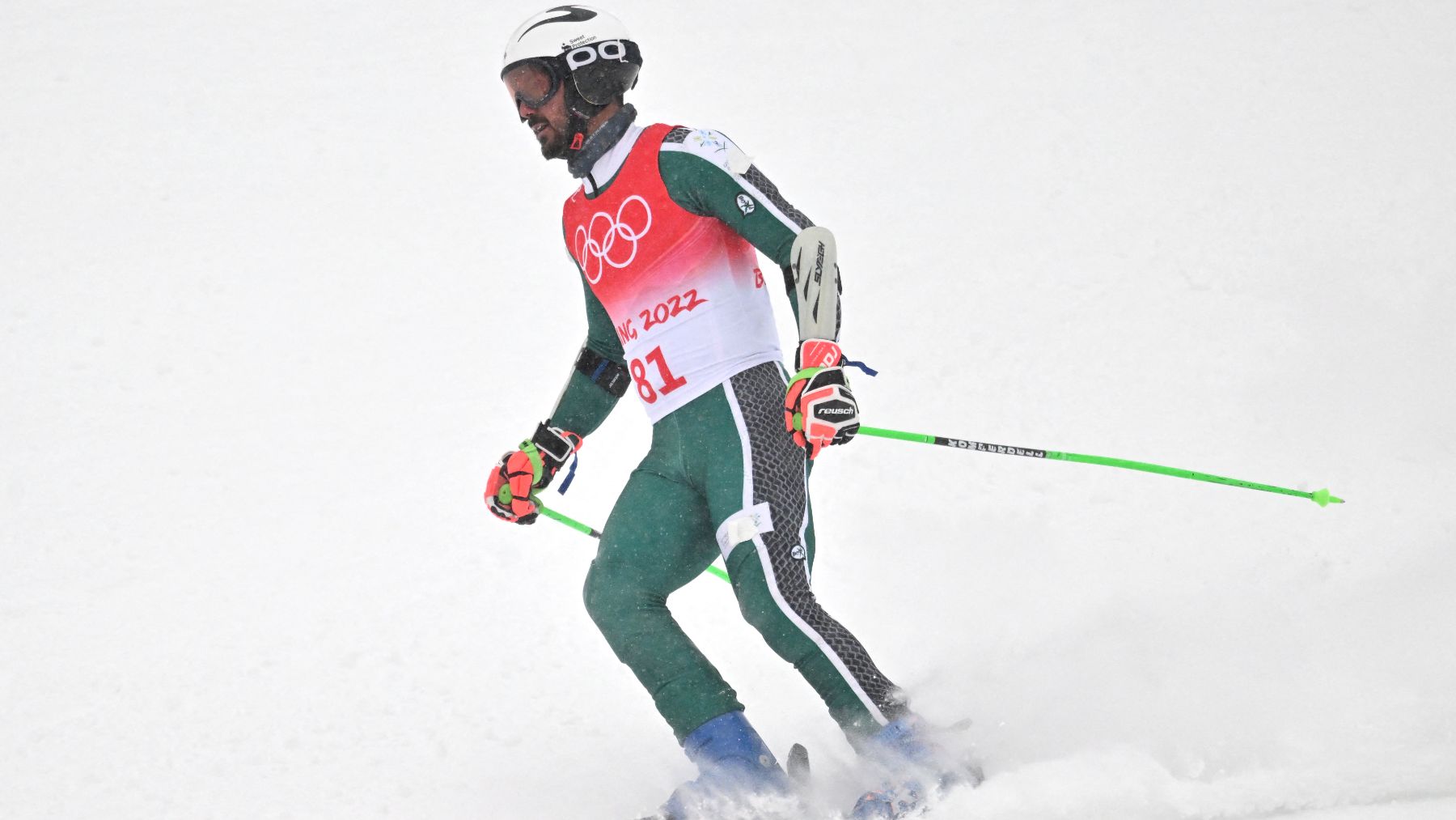 Un deportista de Arabia Saudí esquiando (AFP)