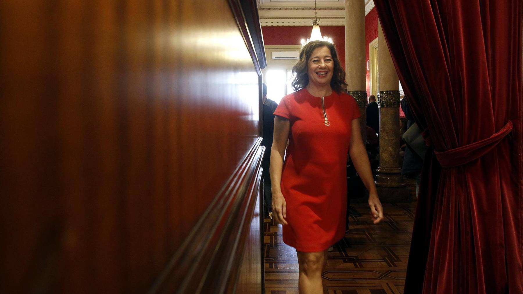 Francina Armengol tras finalizar su intervención en el Parlament. (Foto: Europa Press)