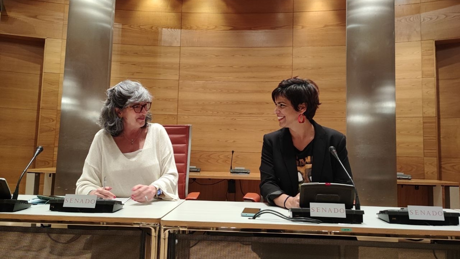Pilar González junto a la líder de Adelante Andalucía, Teresa Rodríguez (ADELANTE ANDALUCÍA).