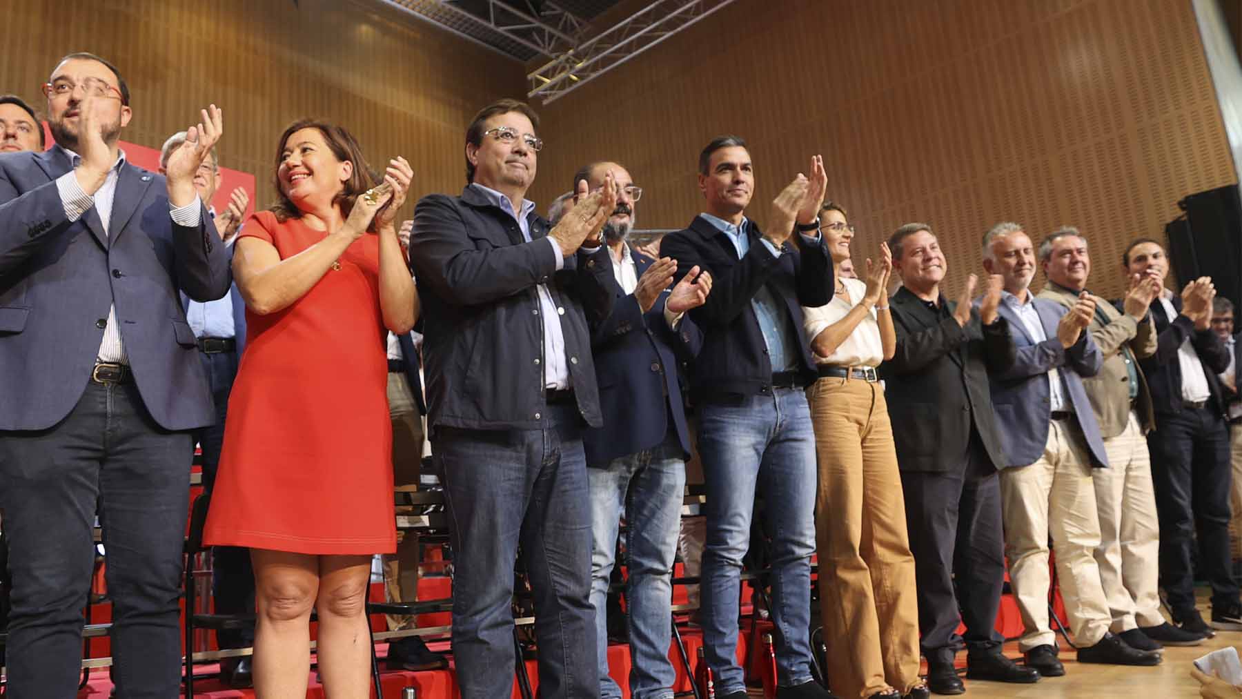Pedro Sánchez con sus barones regionales. Foto: EP
