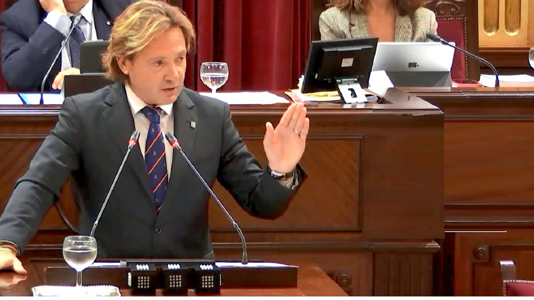 El líder de Vox, Jorge Campos, durante su intervención.