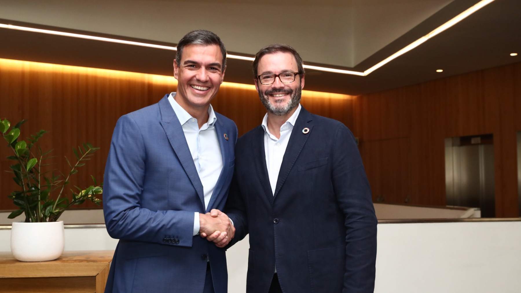 El presidente del Gobierno, Pedro Sánchez, con el alcalde de Palma, José Hila.