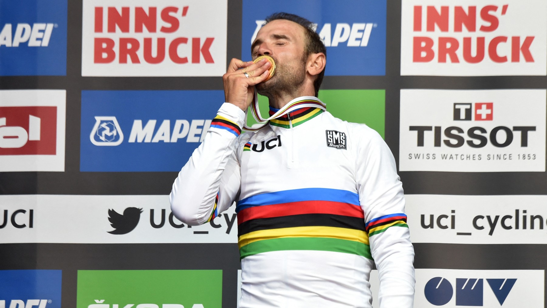 Valverde, con el arcoiris y el oro Mundial. (AFP)