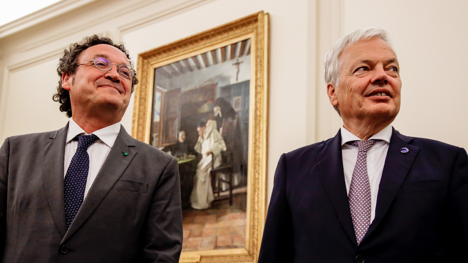 El fiscal general, Álvaro García Ortiz, y el comisario Reynders. (Foto: EP)