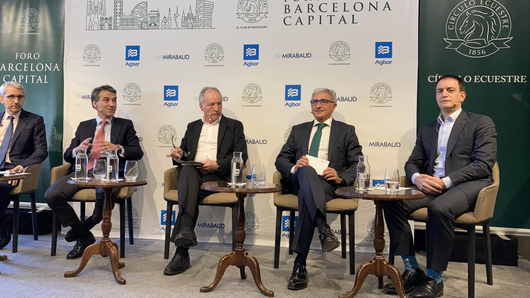 Francesc Rubiralta, presidente de Celsa, el primero a la izquierda de la imagen, sin corbata, en un foro empresarial con otros industriales catalanes, en enero de este año. EP.