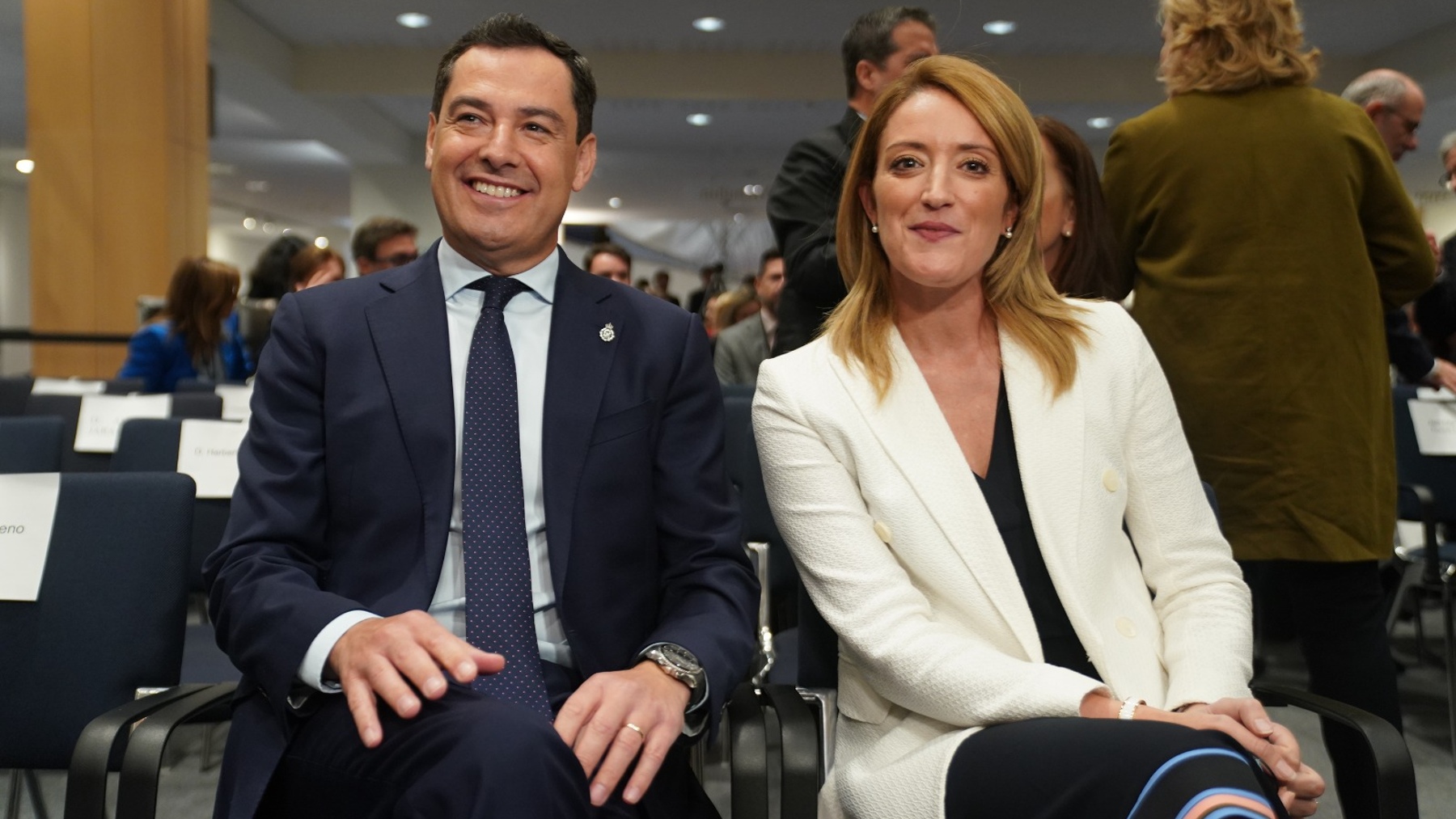 Juanma Moreno, junto a la presidenta del Parlamento Europeo, Roberta Metsola (JUNTA DE ANDALUCÍA).