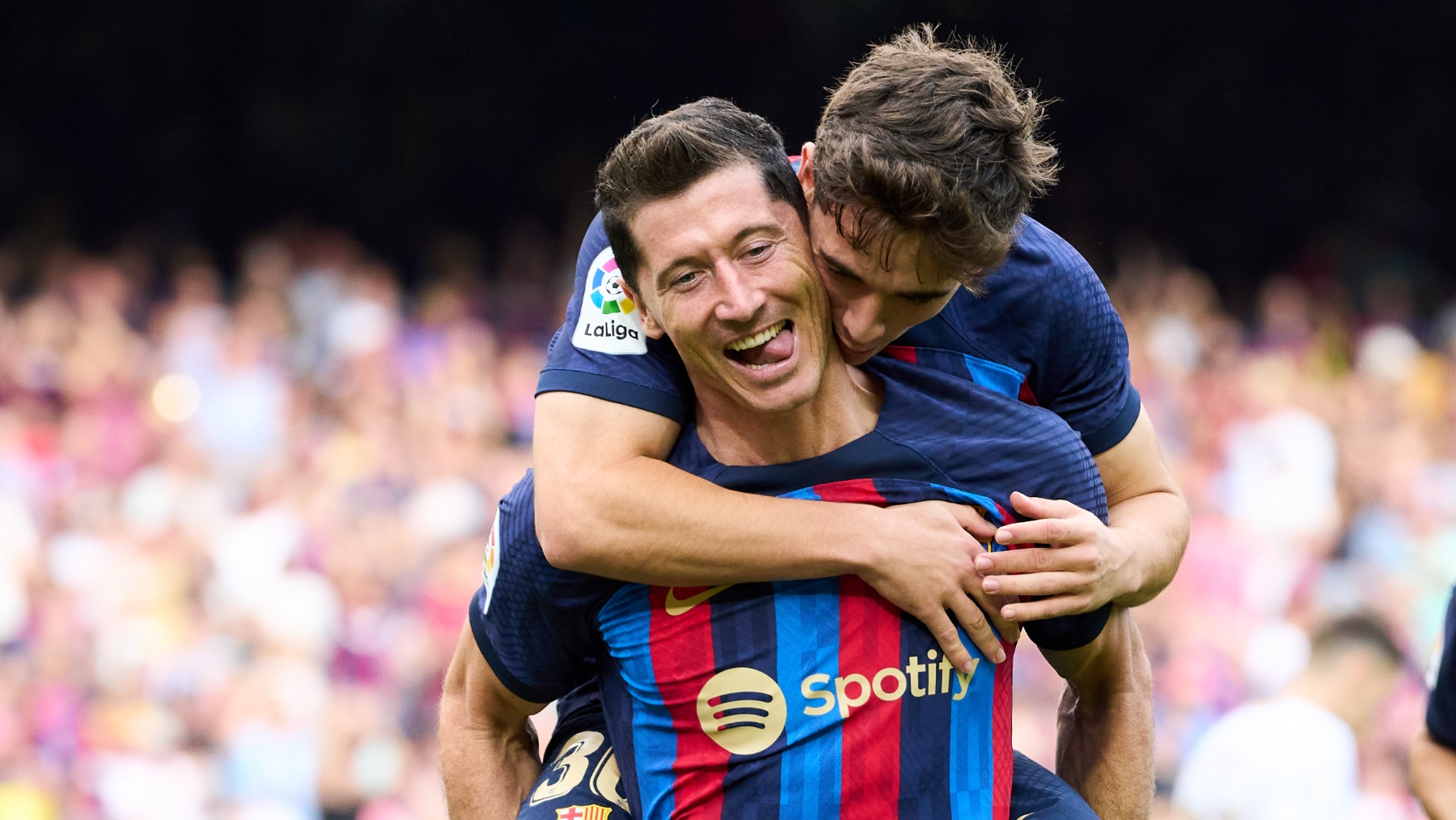 Lewandowski y Gavi celebran un gol del Barça. (Getty)