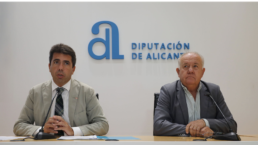 Mazón y Sebastián Cañadas, hoy, en la Diputación de Alicante.