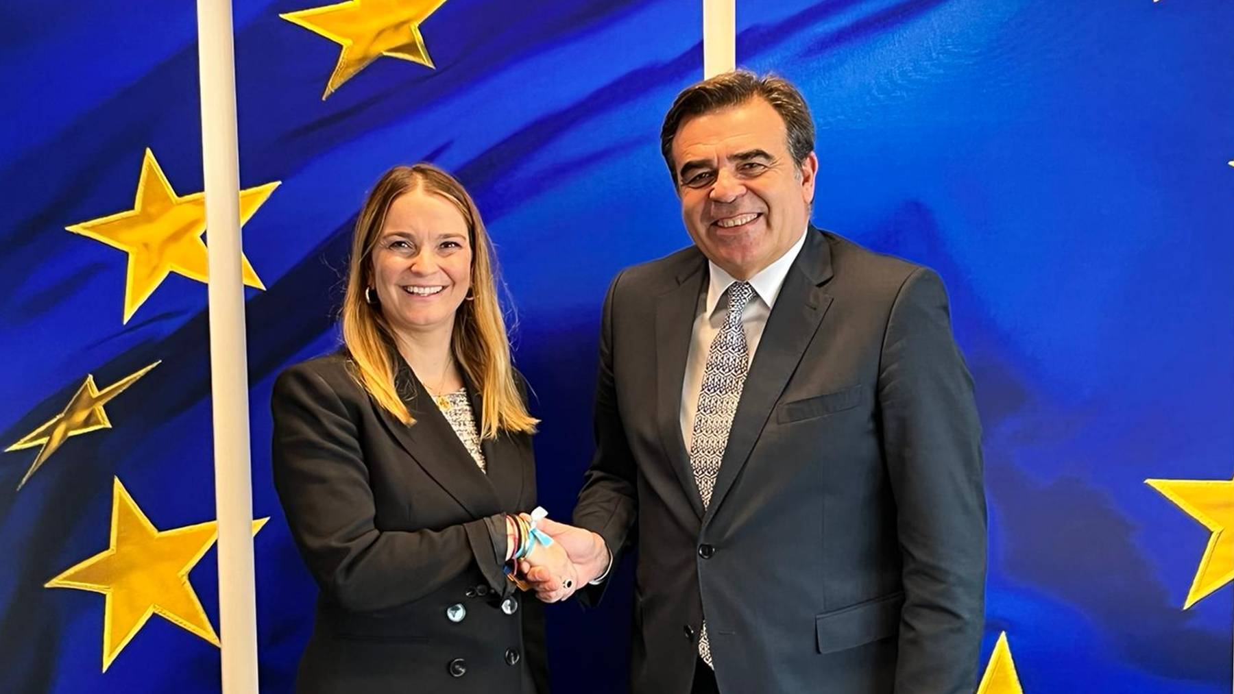Marga Prohens con el vicepresidente de la Comisión Europea, Margaritis Schinas.
