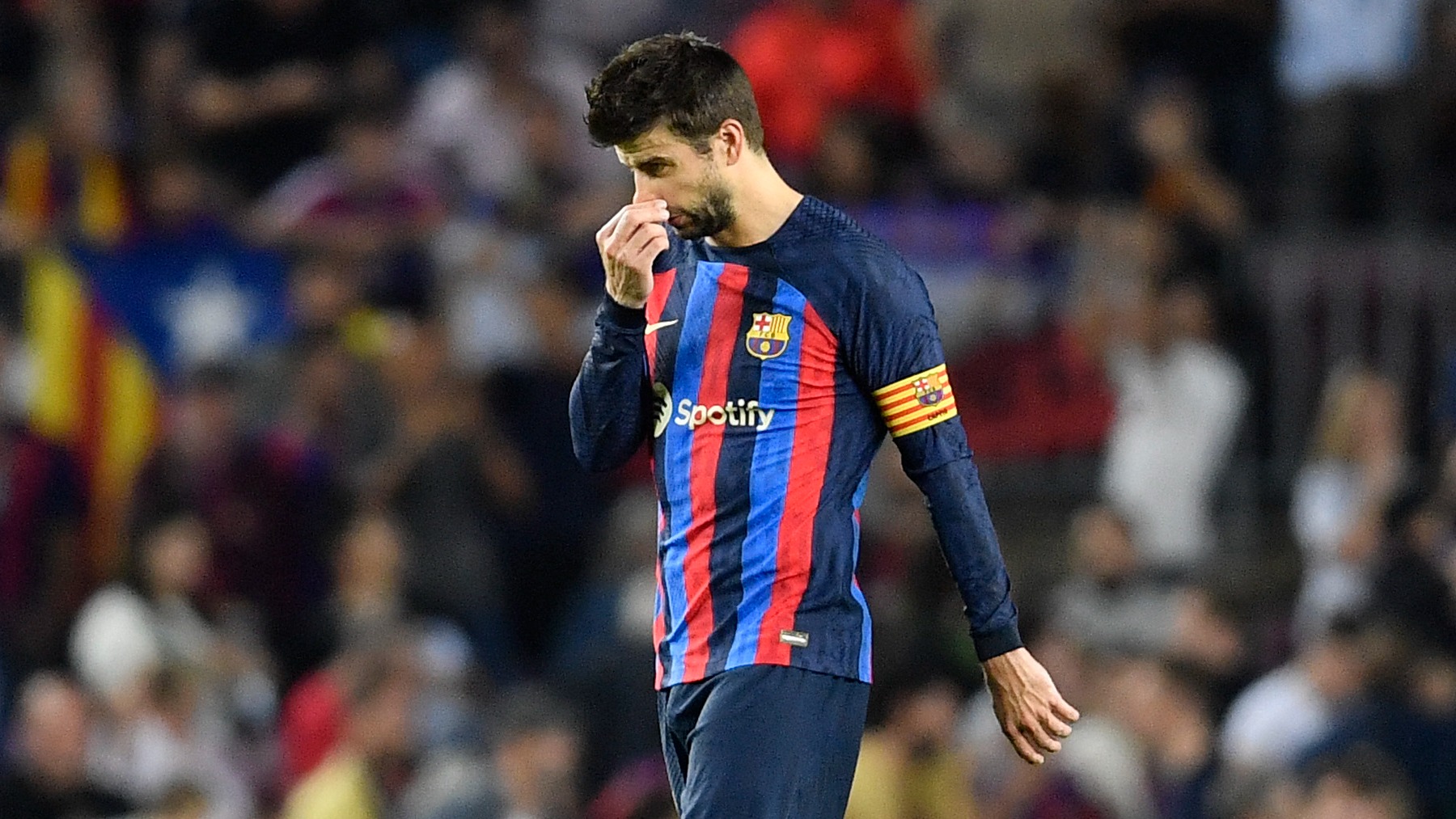 Piqué se lamenta ante el Inter. (Getty)