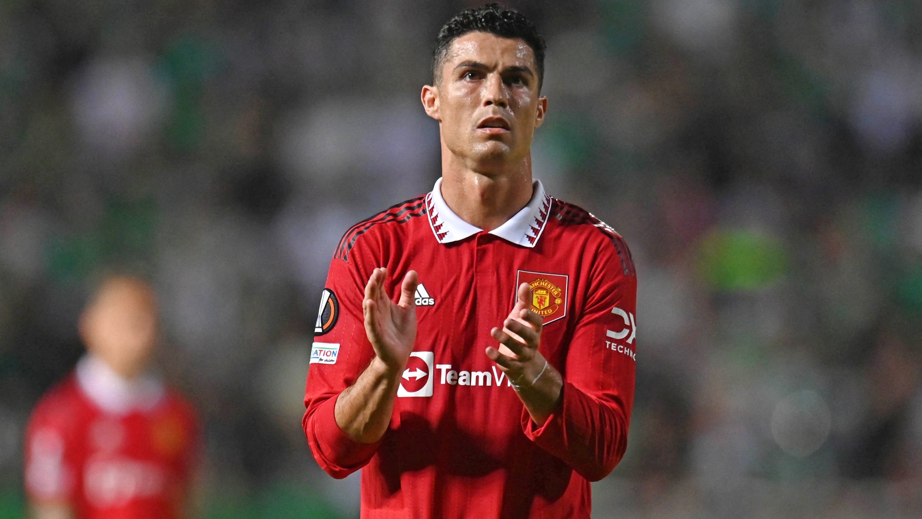 Cristiano aplaude a su afición (AFP)