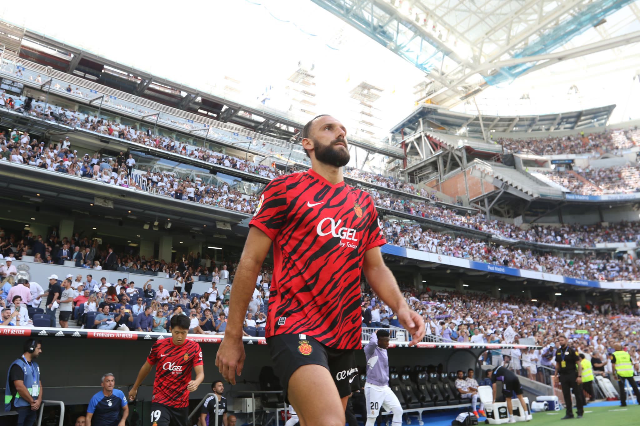 Muriqi, saliendo al campo