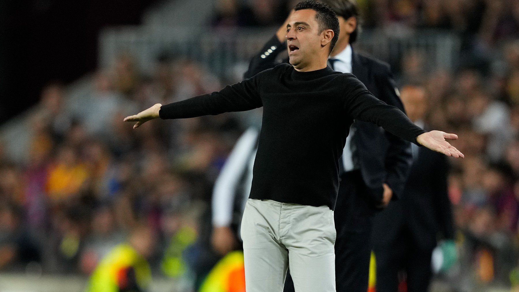 Xavi, durante el partido. (EFE)