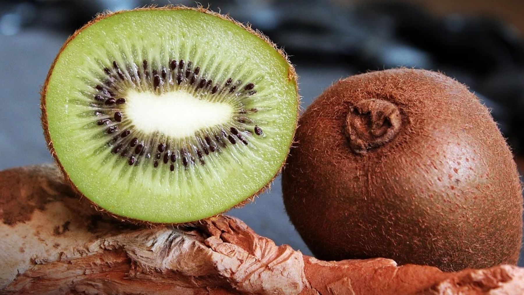 Cómo debes comer el kiwi de forma correcta