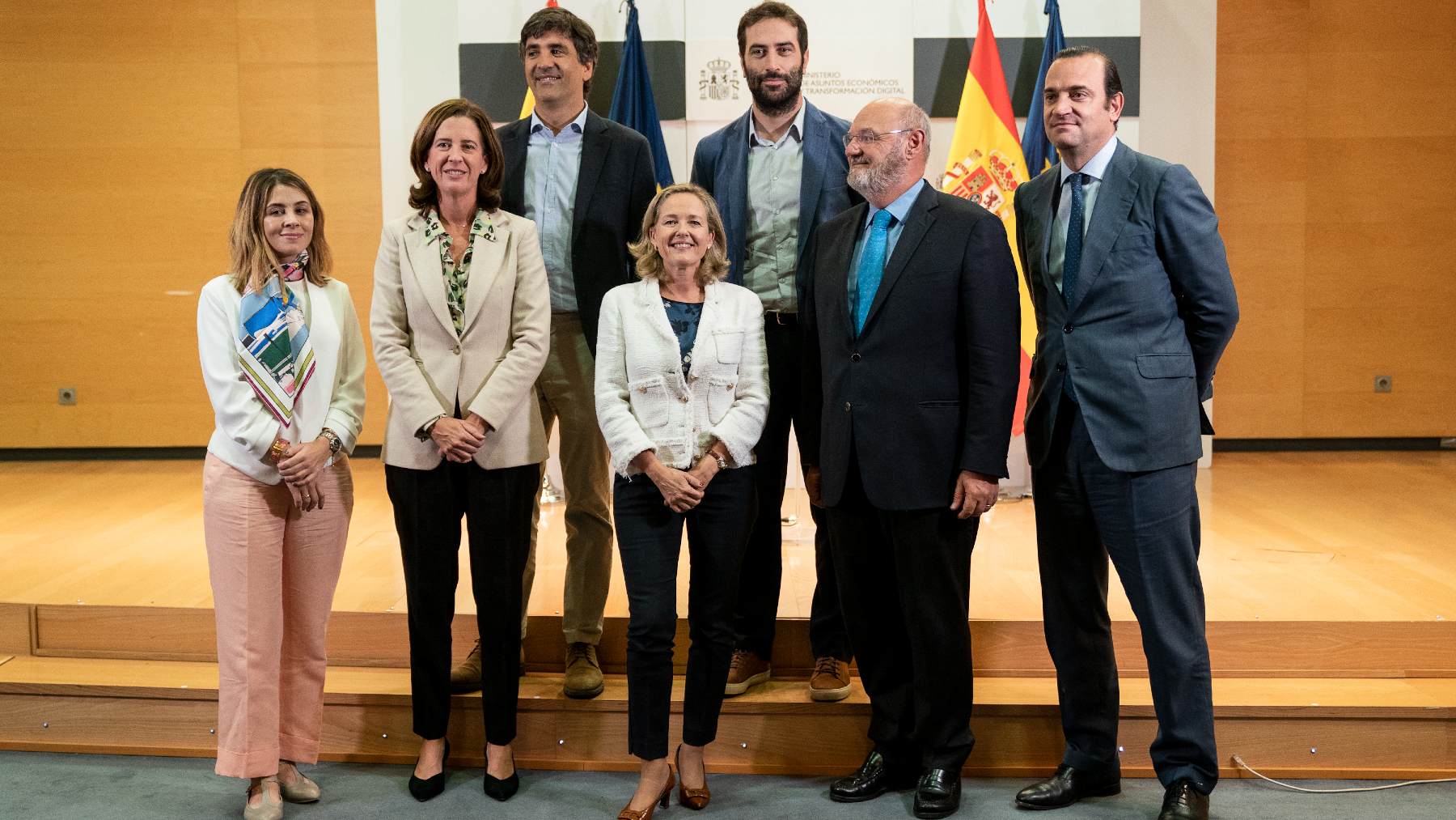 Nadia Calviño, con representantes de organizaciones financieras, el pasado 7 de octubre en Madrid. EP.