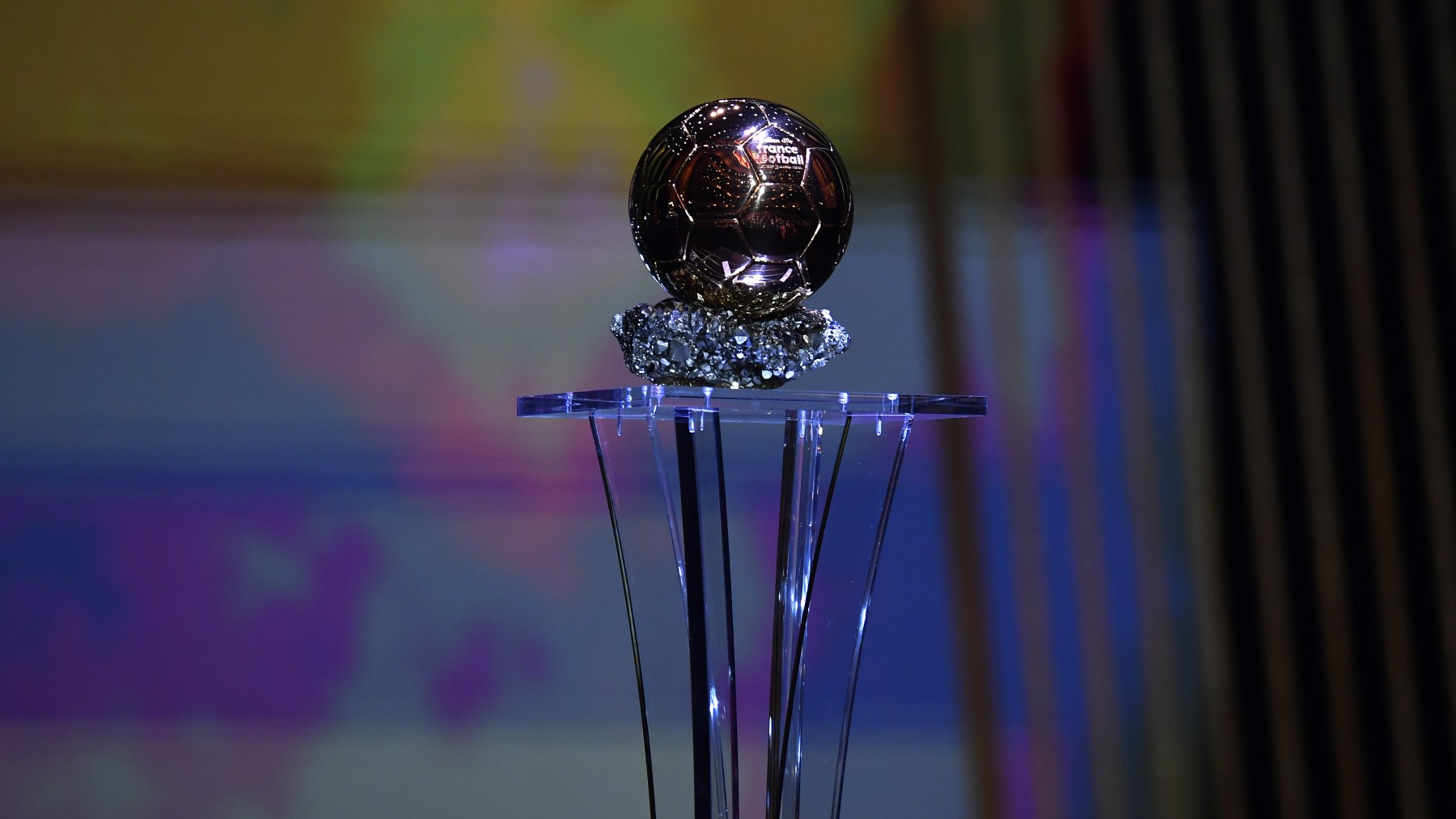Imagen del trofeo al ganador del Balón de Oro. (Getty)