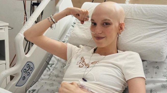 Así es Elena Huelva, la influencer que visibiliza su batalla contra el cáncer