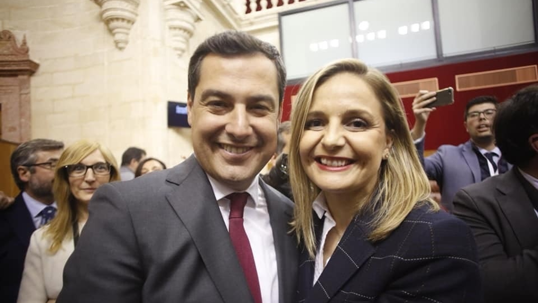 Maribel Sánchez, junto al presidente del PP andaluz, Juanma Moreno (PP-A).