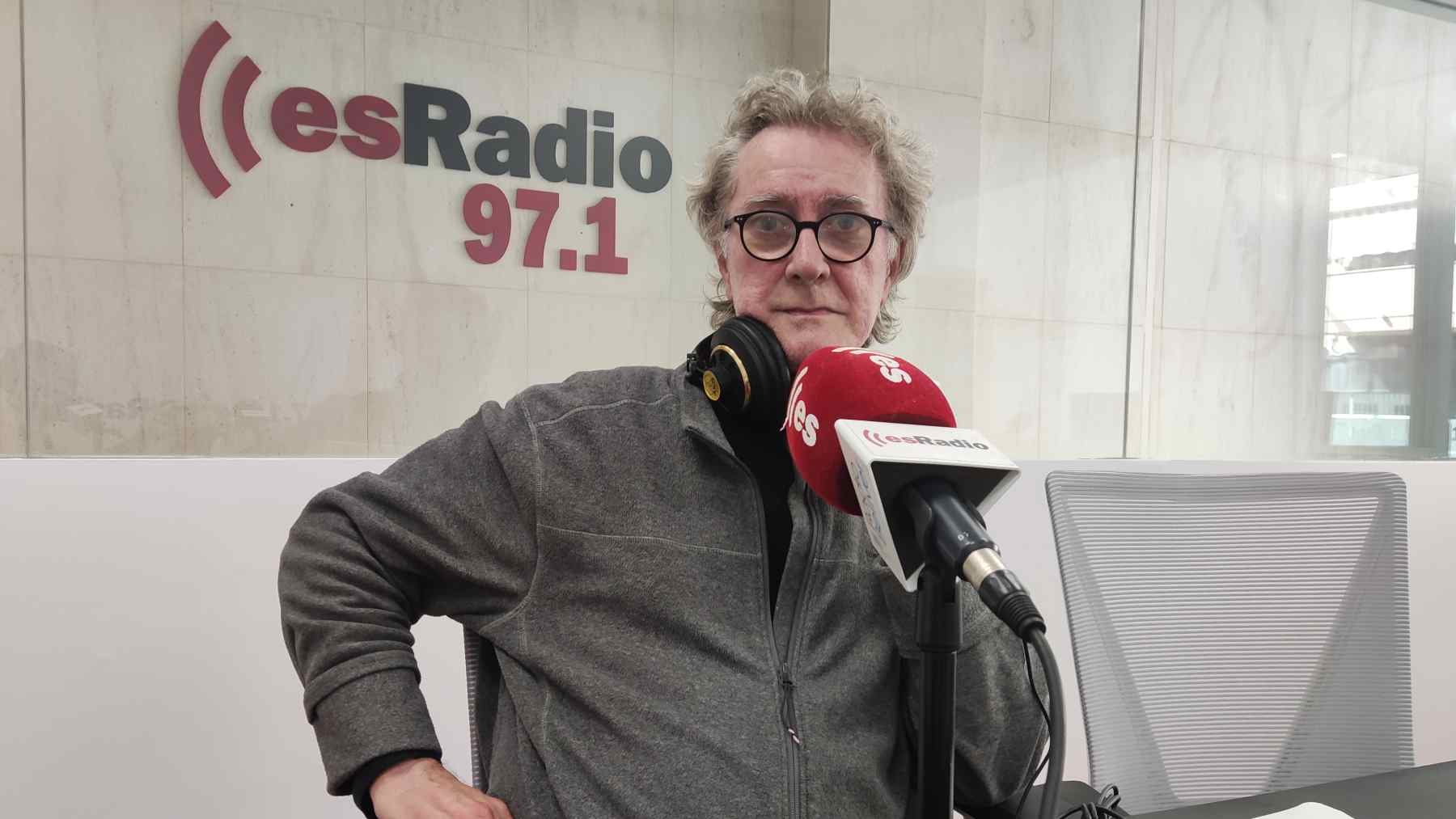 Fernando Merino, articulista de OKDIARIO, en los estudios de esRadio en Palma.