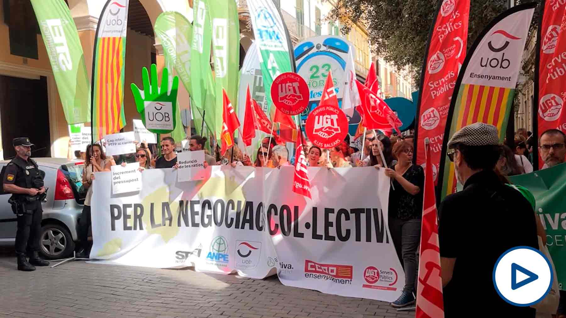 Tímida concentración de docentes en Palma frente a las manifestaciones ...