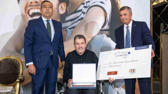 El Consejo General de Dentistas y la FDE entregan el Premio Mejor Sonrisa 2022 a Juan Carlos Unzué